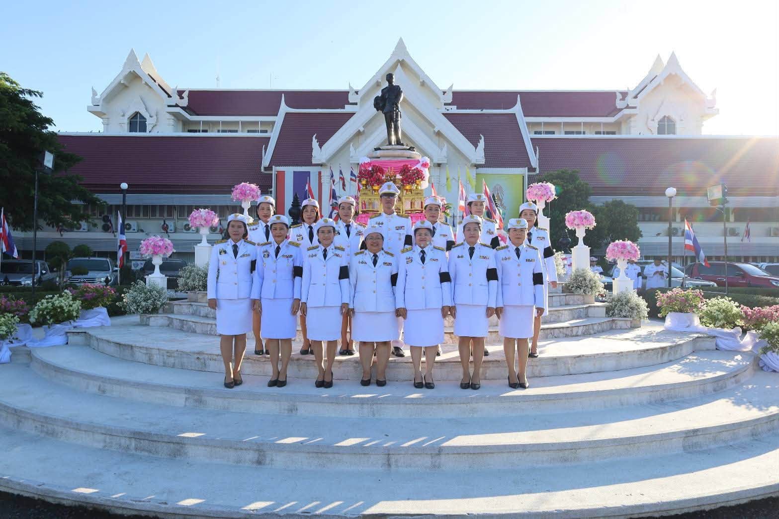title - ส.ป.ก.ยโสธร ร่วมพิธีวางพวงมาลาถวายราชสักการะ  เนื่องในวันคล้ายวันสวรรคต พระบาทสมเด็จพระจุลจอมเกล้าเจ้าอยู่หัว